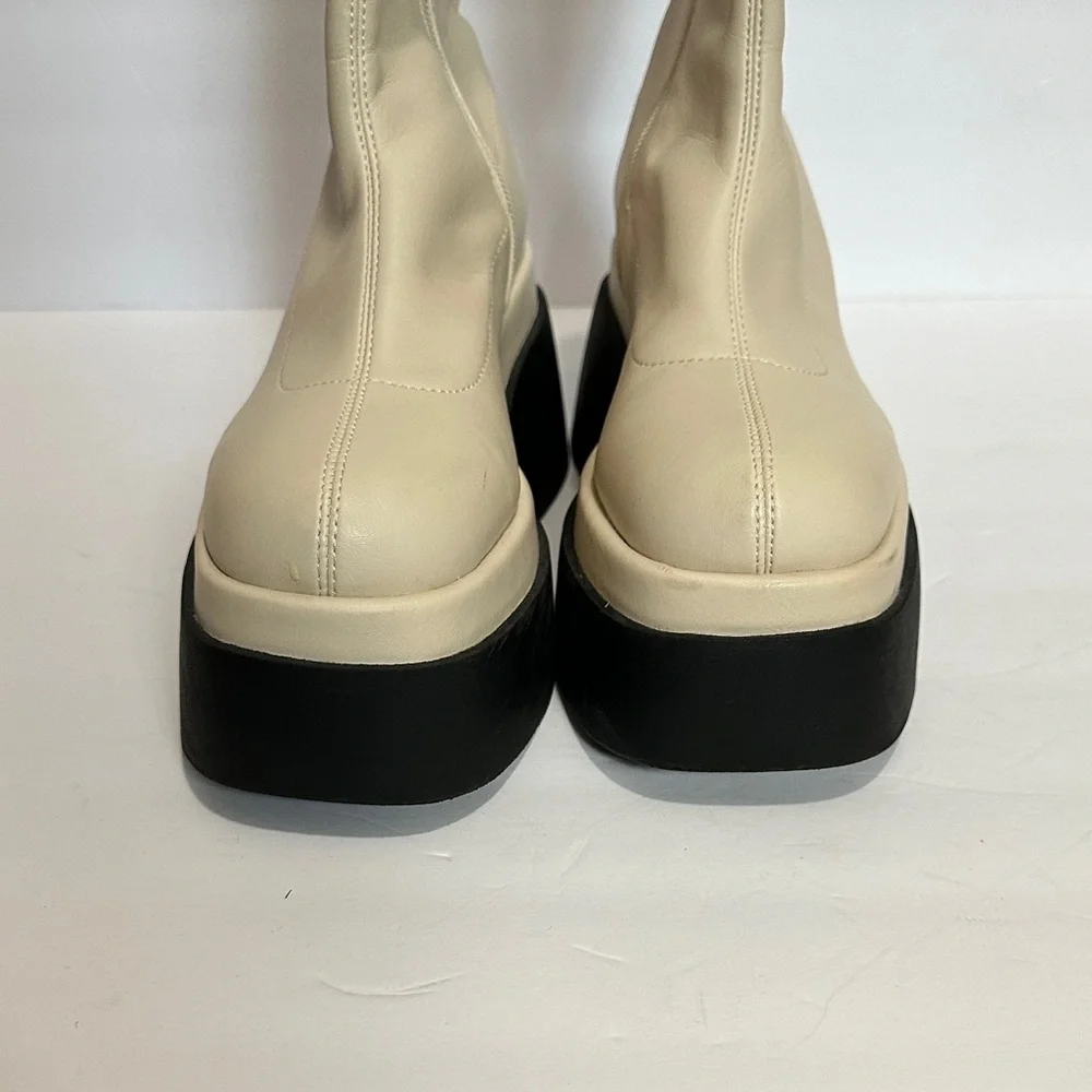 Call It Spring Women's Mars Ankle Boot size 5 cream